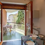 Guesthost - Seaview Apartman