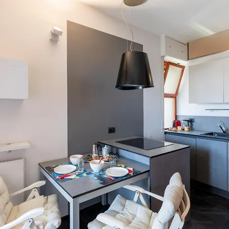 Guesthost - Seaview Apartment *